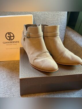 Giani Bernini Memory Foam Woman’s 9.5 Doriif Ankle Boots in Mushroom